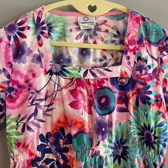 Fundamentals by White Swan Bright Tropical Floral Scrub Top | SZ S - Picture 8 of 9